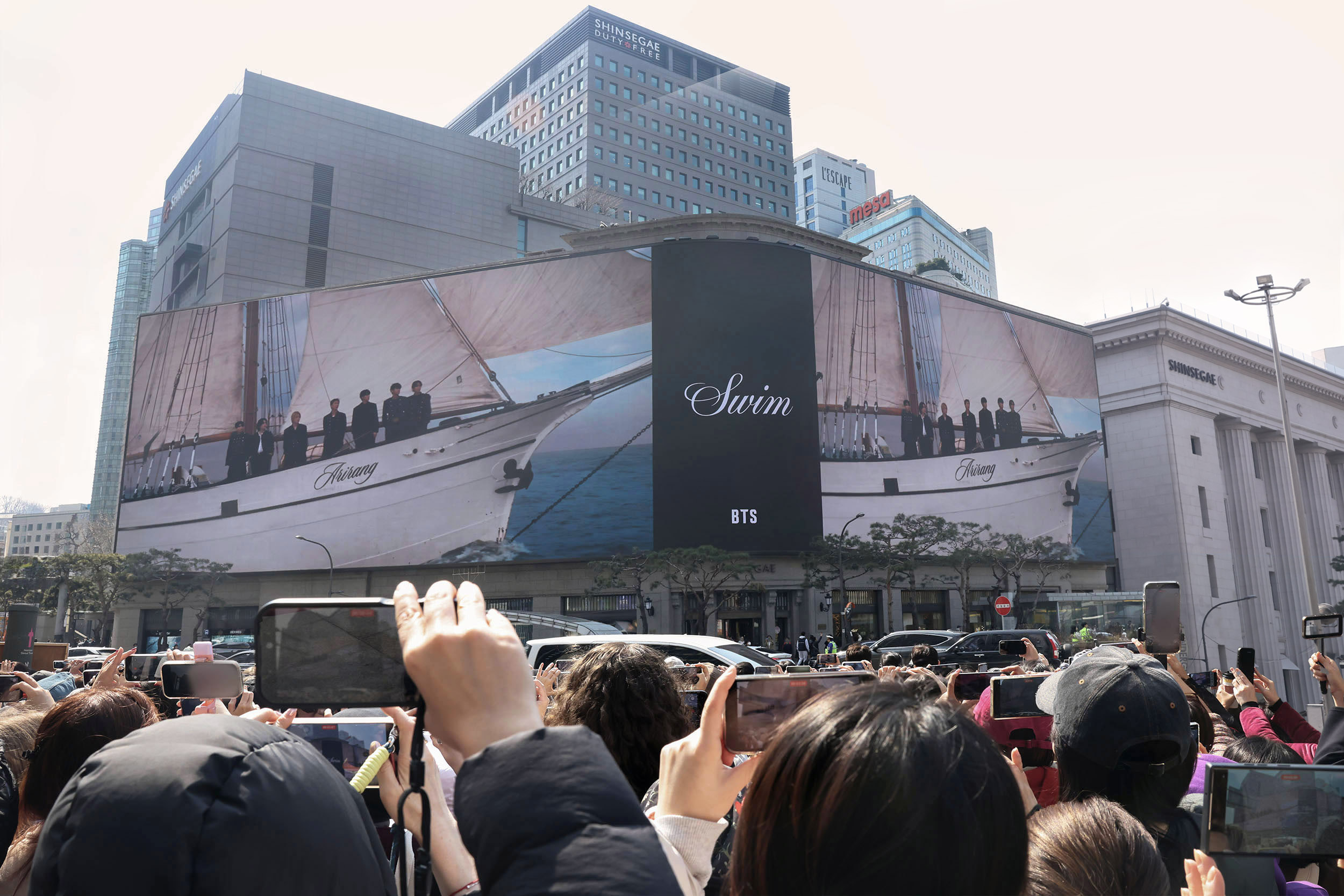 “서울 하늘에 BTS” 신세계스퀘어 방탄소년단 미디어아트 화제 703-Image